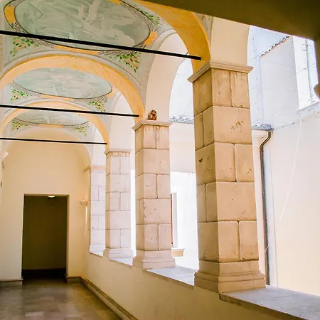 Room & Breakfast La Dimora 3*